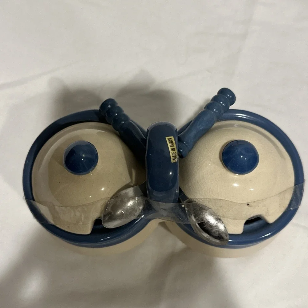 Ceramic Sauce Jam Condiment Pots Serving Jar Divided Pot‎ Holder Set + 2 Spoons